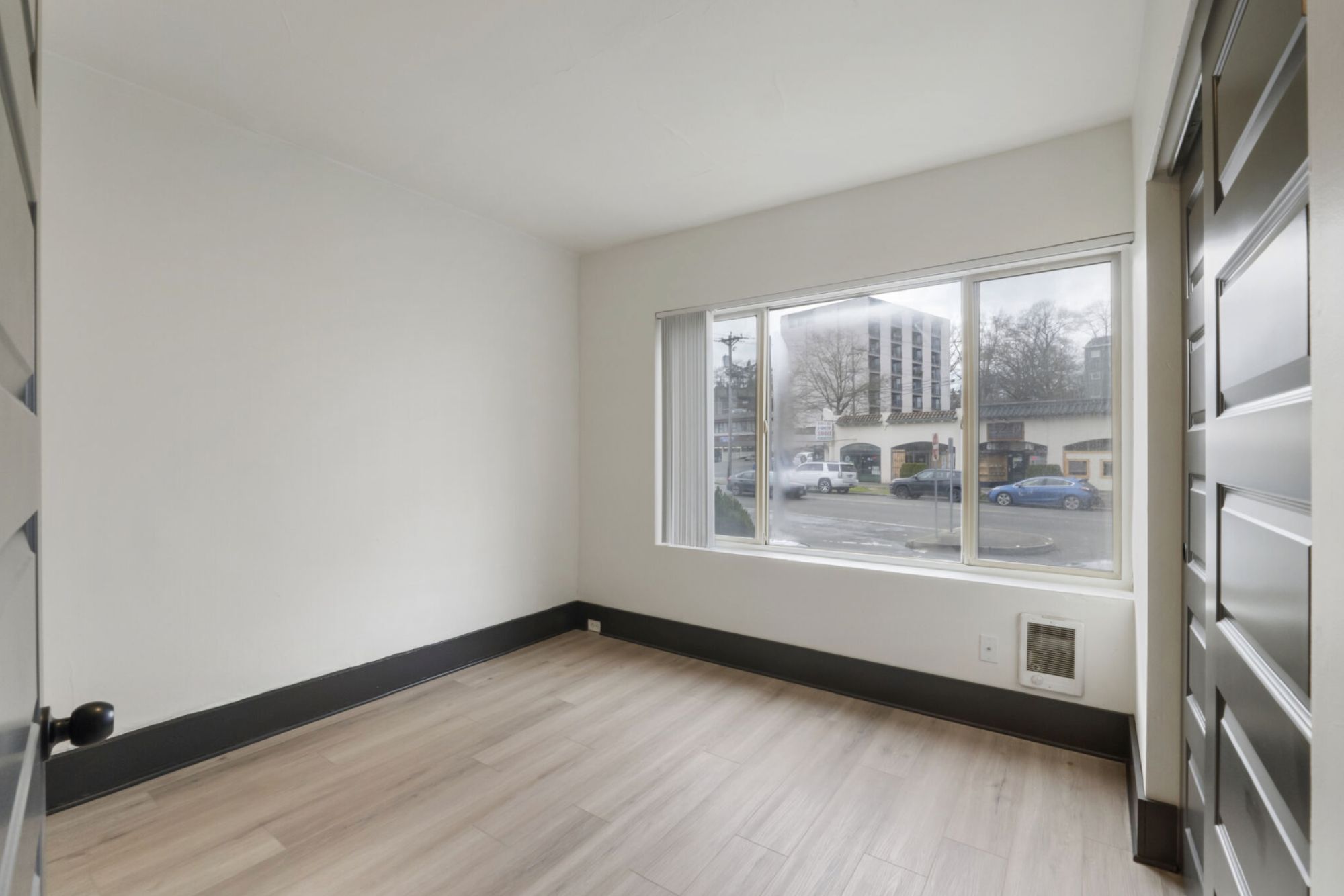 Kensington Fully Renovated Image 10